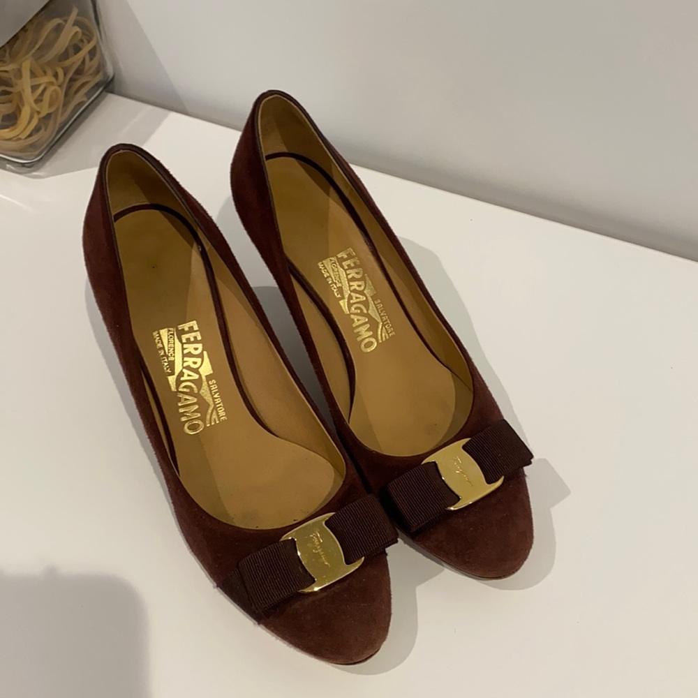 Salvatore Ferragamo Wine/Burgundy suede pumps/SZ 7